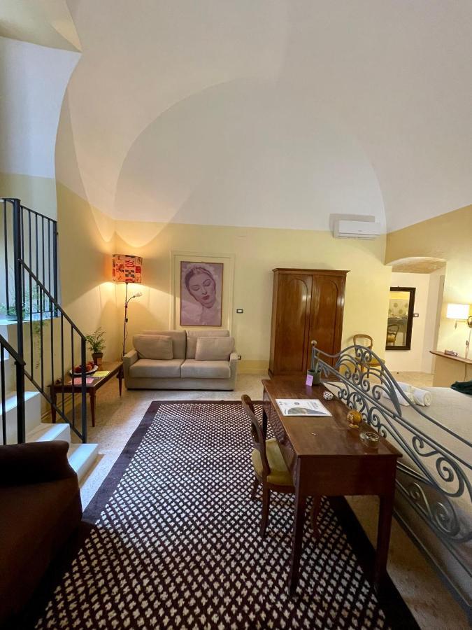 4 Balconi Rooms- Dimora Arditi B&B Lecce Exterior foto
